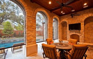 Beautiful Dallas, TX patio with motorized patio shades